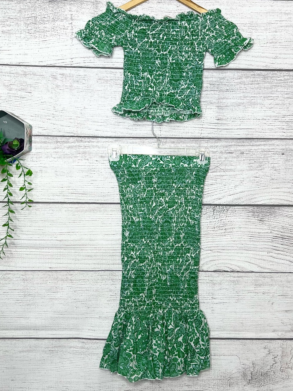 Olivaceous Green & White Floral Smocked Crop Top & Midi Skirt Set Size Small - Picture 10 of 16